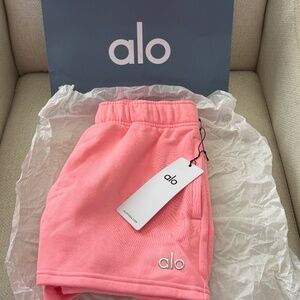 NWT Alo Yoga Accolade Shorts Neon Bubblegum Size: Small